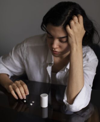 young-woman-dealing-with-anxiety